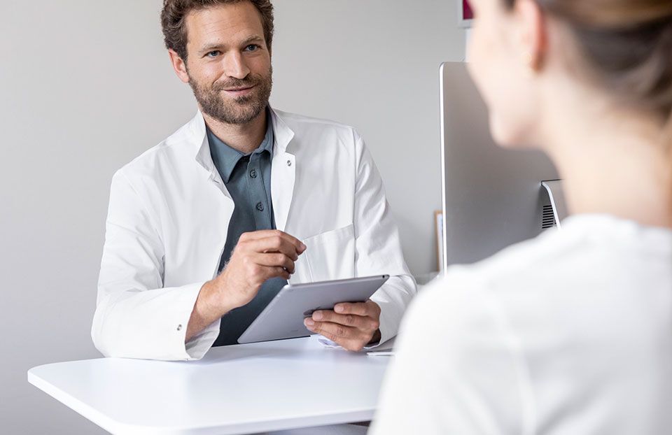 Kleidung für Ärztinnen, Ärzte & Arztpraxen