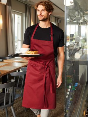 Klassische Latzschürze in Dunkelrot